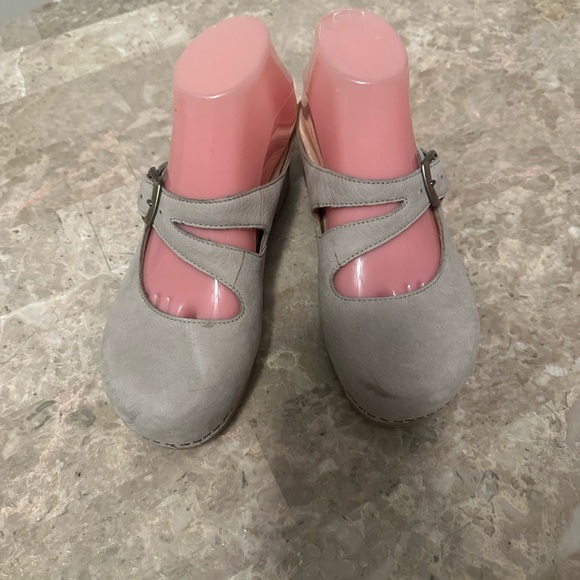 Dansko Shoes - Dansko Women's Britney Taupe Nubuck -
Sensible Shoes